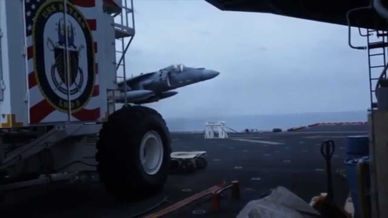 AV-8B Notlandung auf der USS Bataan