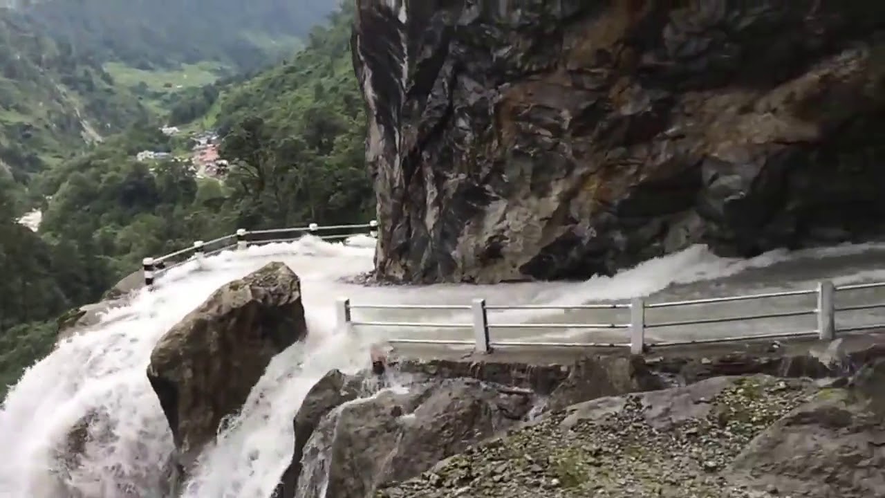 „Gefährliche Straßen in Nepal: Unterwegs auf dem Dach der Welt“